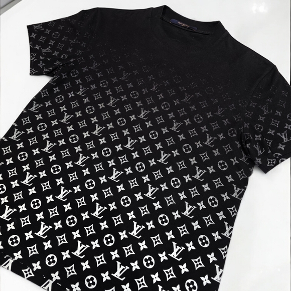 ✨️Authentic Louis Vuitton Black Gradient T-Shirt - Picture 2 of 16